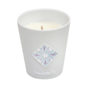 Rose et Marius siesta in a sunlit home scented candle